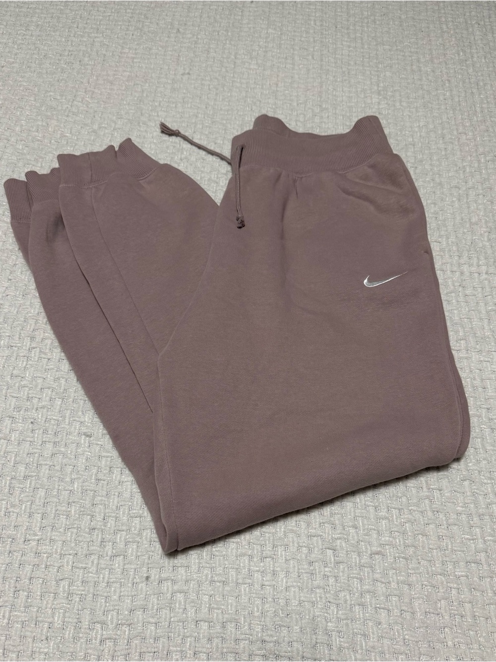 Nike women’s jogger sweatpants, size large/tall.  Great condition!